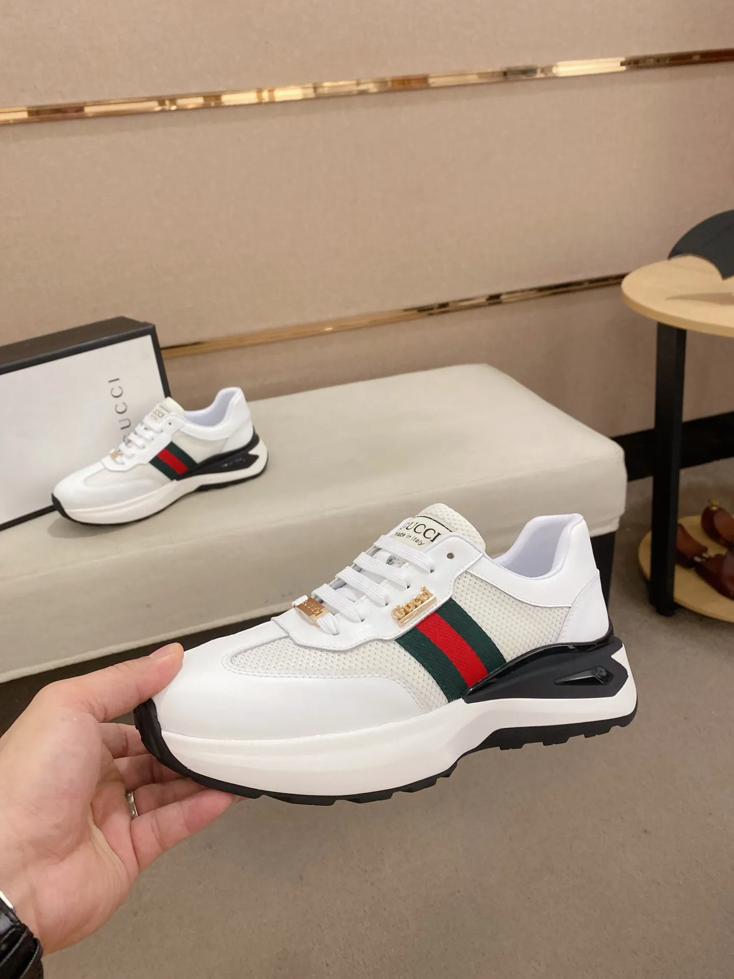 Men's shoes 💰 462💰The new GUCCI (Gucci) counters are launched simultaneously. The new men's shoes, 😘fabrics are selected from imported cowhide, and the lining is sheepskin lining. 👍🏿 High-end ☄️ air-cushion molded anti-slip rubber outsole, exquisite lines, simple and elegant, comfortable and high-end for leisure travel. Code number: 38 to 44 (45 can be customized and cannot be returned or exchanged)